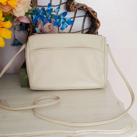 Vtg 80s Coach Crossbody Purse in the color Bone! - Picture 2 of 8